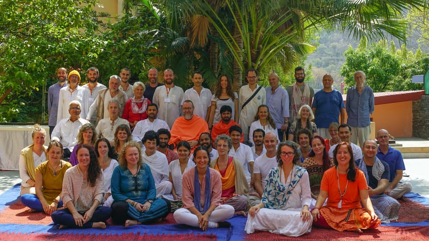 ajatananda-ashram-rishikesh-satsang-retreat-11u