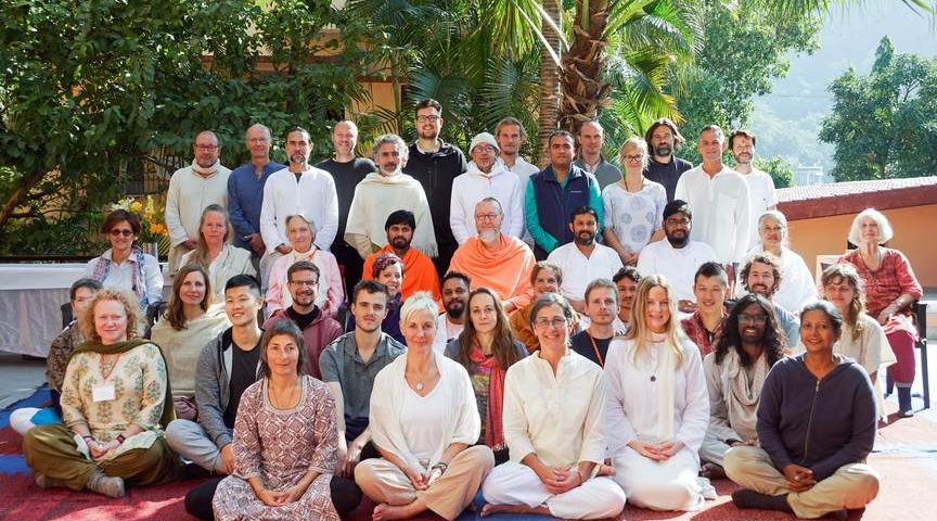 Ajatananda-Ashram-Satsang-Retreat-19-21.11.2018-864x480