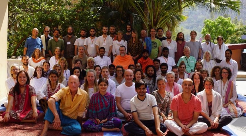 ajatananda-ashram-rishikesh-satsang-retreat-12u-864x480