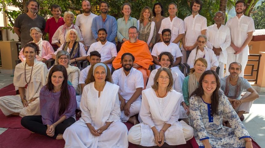 ajatananda-ashram-rishikesh-satsang-retreat-9-532-864x480